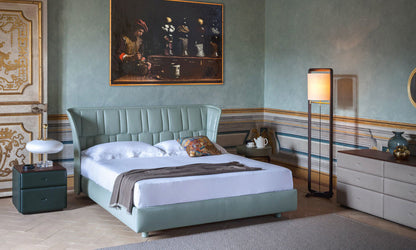 Bed POLTRONA FRAU Lola Darling